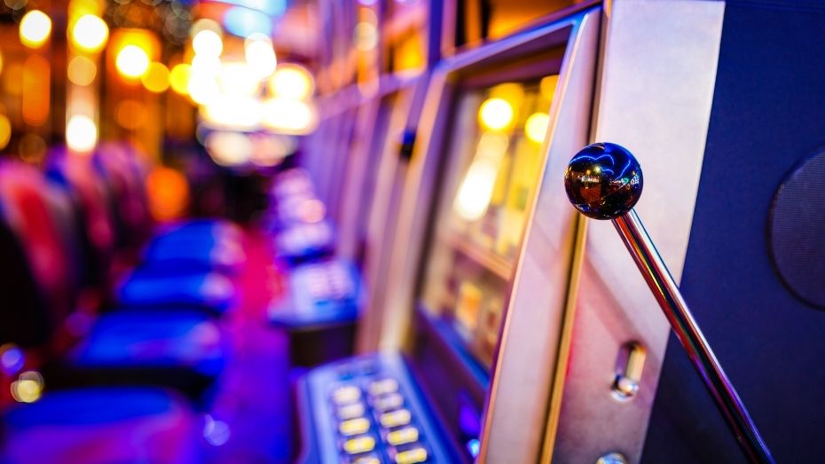 The Pros of Playing Slot Games